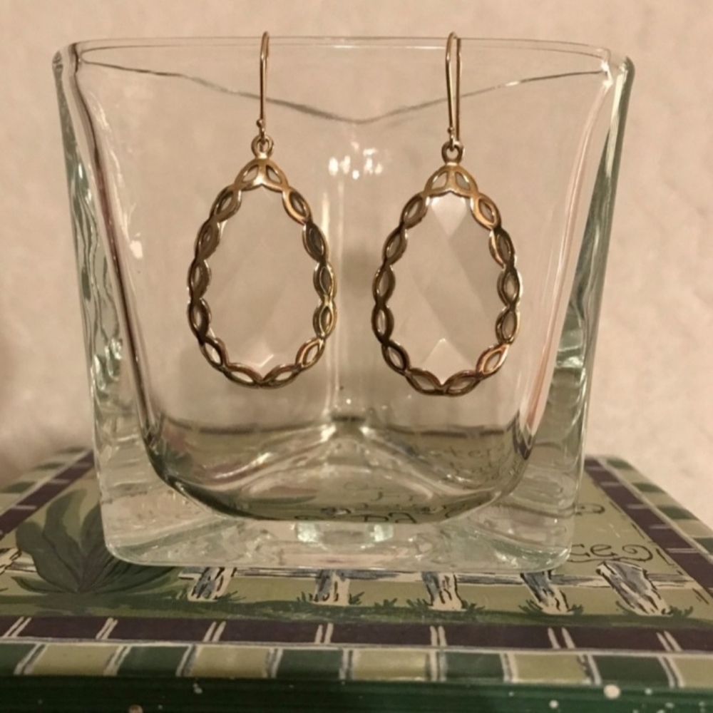 Faceted Clear Quartz Pear Gemstone Earrings - Picture 14 of 16